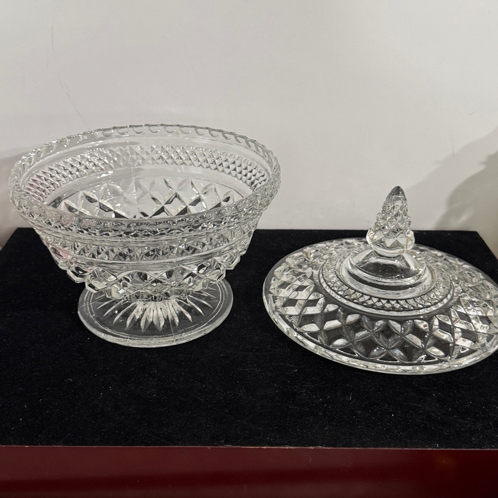 Anchor Hocking Wexford Clear Candy Dish With Diamond Cut Clear Glass. - Picture 2 of 8